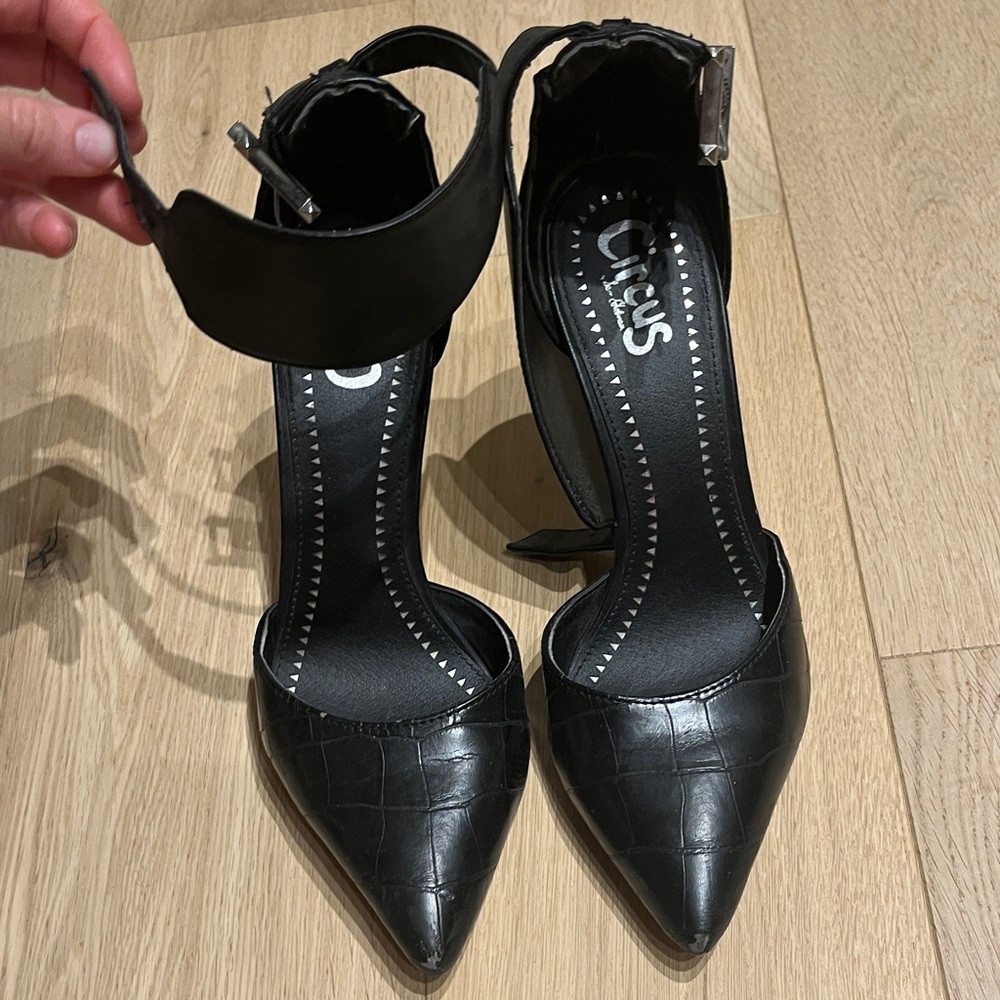 Circus by Sam Edelman Black Croc-Embossed Heels